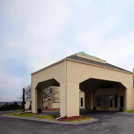 丽晶图维斯卡斯公寓加套房 3*