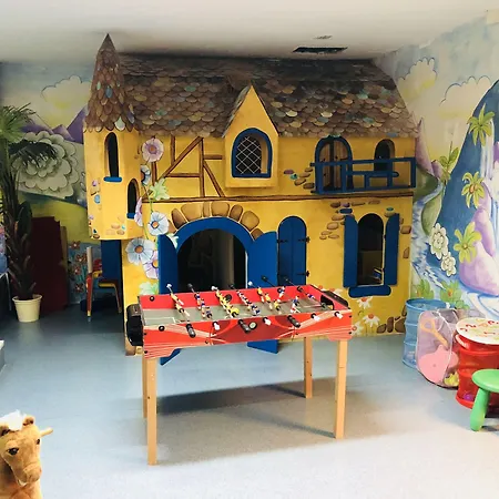 Regency Torviscas And Lägenhetshotell