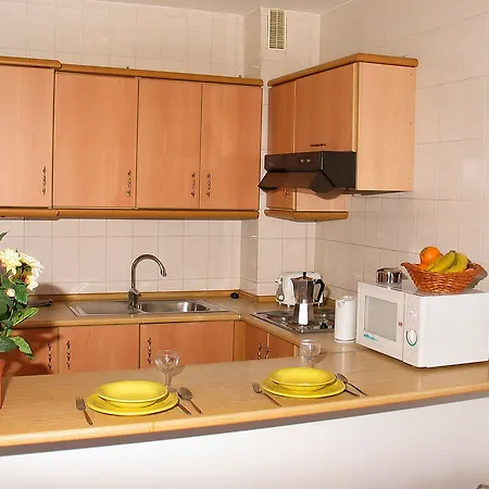 丽晶图维斯卡斯公寓加套房 3*