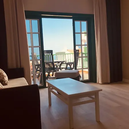 丽晶图维斯卡斯公寓加套房 3*