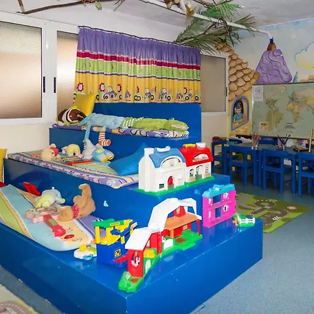 丽晶图维斯卡斯公寓加套房 阿德耶